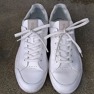 Tennis men sneakers. ON the Rogers